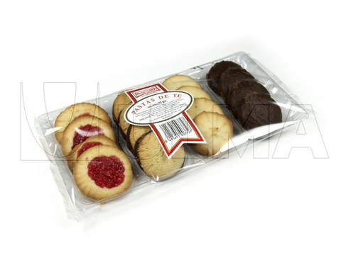 Biscuits in tray packaging in flow pack wrapper