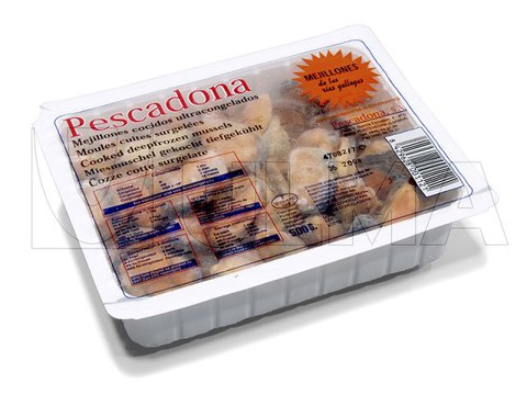 Frozen boiled mussels packaging in thermoforming
