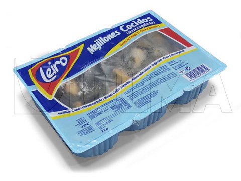 Frozen boiled mussels packaging in thermoforming