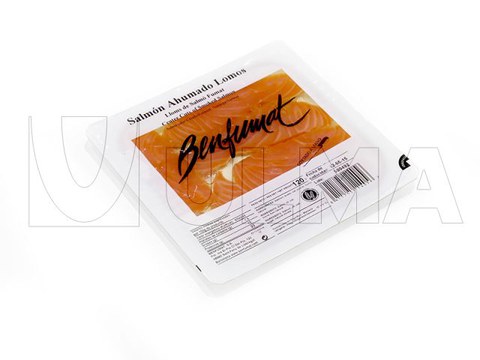Smoked salmon slices packaging in thermoforming
