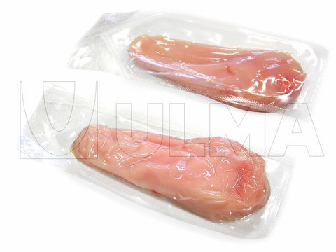 Chicken breast vacuum packaging in thermoforming with flexible film