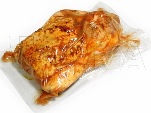 Hot (90?C) roasted chicken vacuum packaging in thermoforming in flexible film