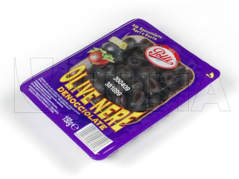 Ready-to-eat black olives packaging in thermoforming