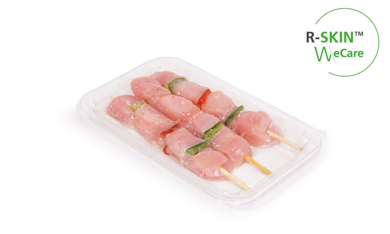 Traysealing chicken brochette with R-Skin TSA copia.jpg Traysealing chicken brochette with R-Skin TSA copia.jpg