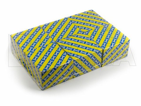 Enfajado en film polietileno de baja densidad de apilaciones de cajas cartón con rodamientos